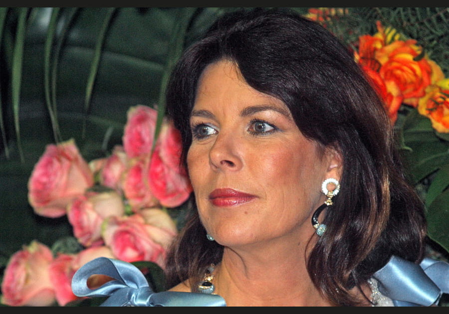 Le blush prononc&eacute; de Caroline de Monaco