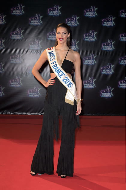 Iris Mittenaere en combinaison cut out