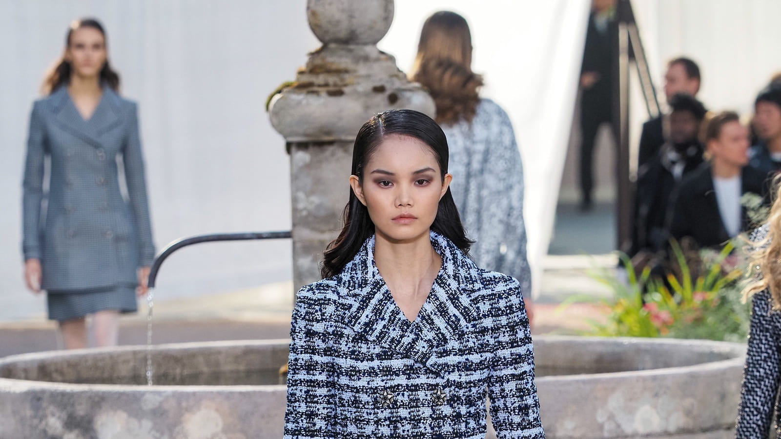 Look 10