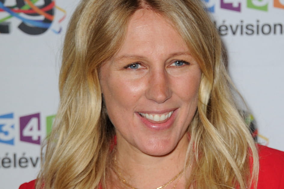 Agathe Lecaron, sophistiqu&eacute;e avec ses l&egrave;vres glossy