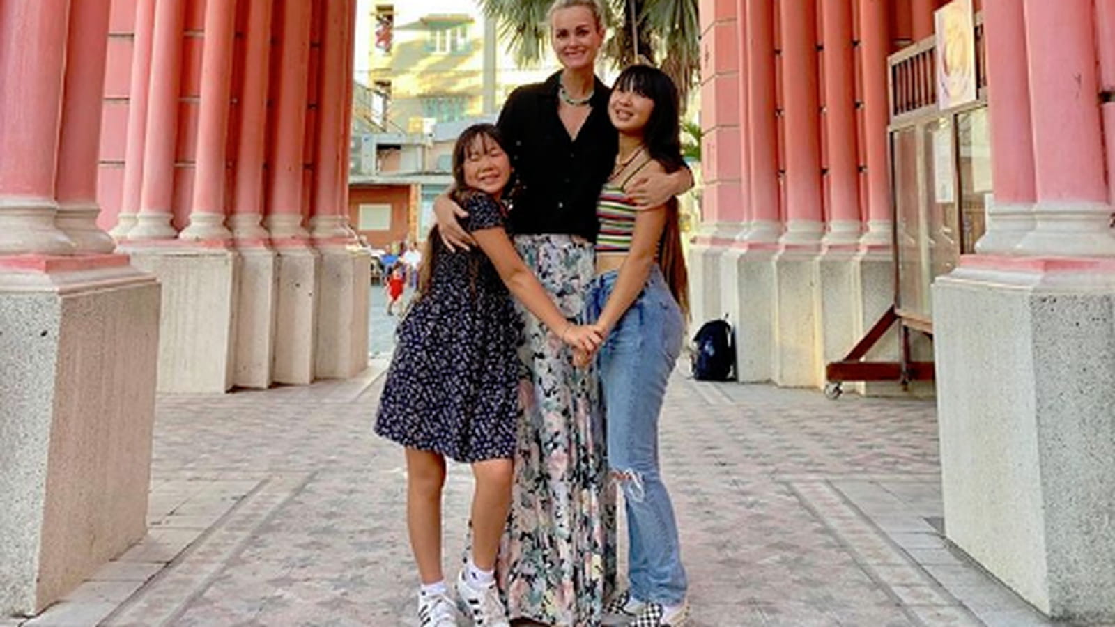 Laeticia Hallyday et ses filles, Jade et Joy
