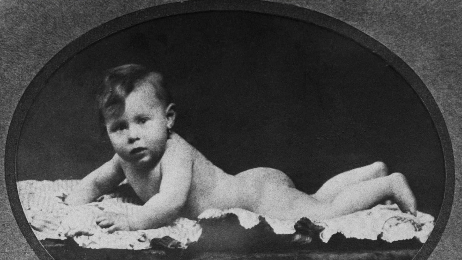 Une bébé né le 29 février 1920 à Neuilly-sur-Seine