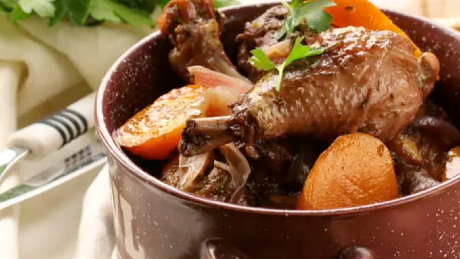 Coq au vin rouge : la meilleure recette