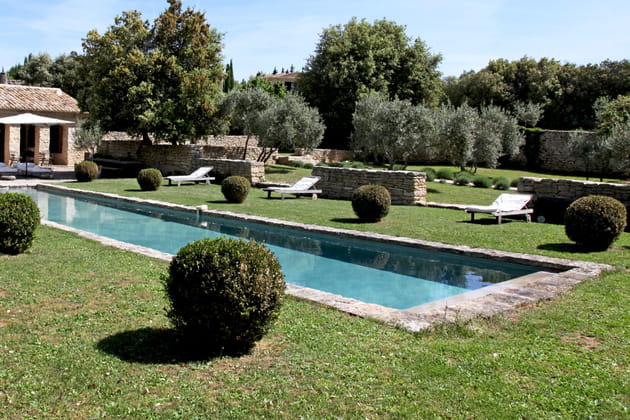 Piscine dans la verdure