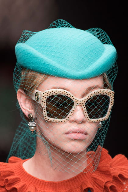 Le chapeau bibi &agrave; voilette du d&eacute;fil&eacute; Gucci