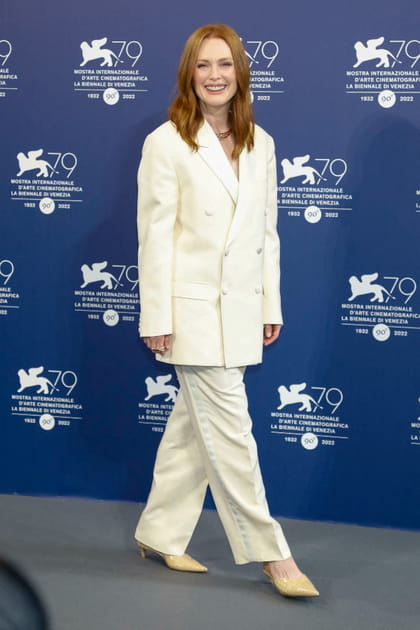 Julianne Moore en costume blanc