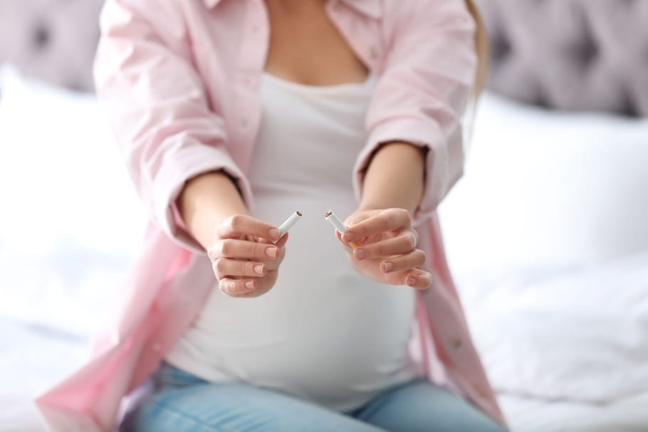 Fumer enceinte : quels risques pour le bébé ?