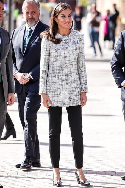 Letizia d'Espagne en veste en tweed et escarpins noirs en cuir Massimo Dutti