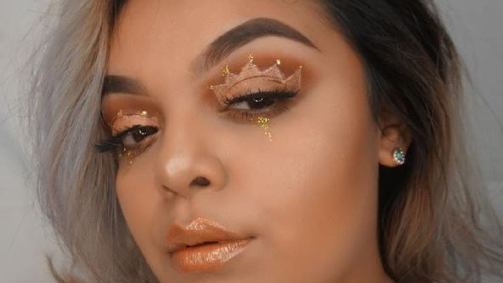 Le maquillage de sa majesté