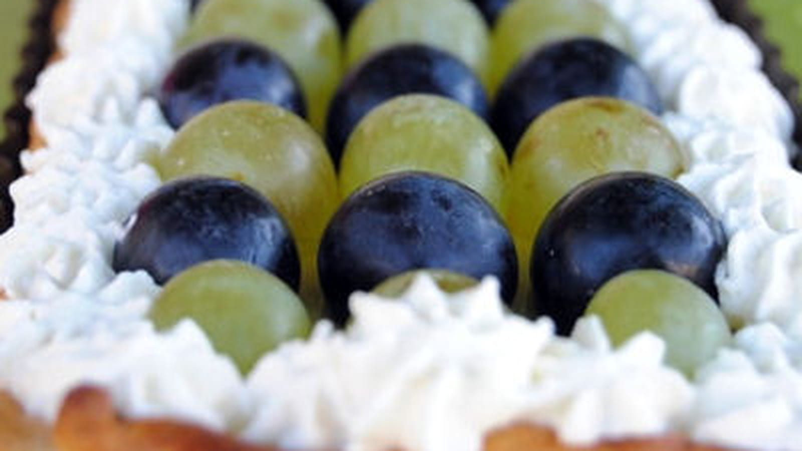 Tarte à la crème et raisins