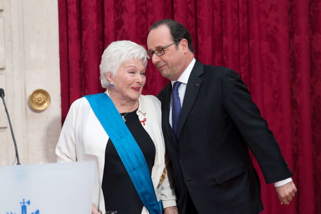 Line Renaud, pendue aux lèvres du président de la République