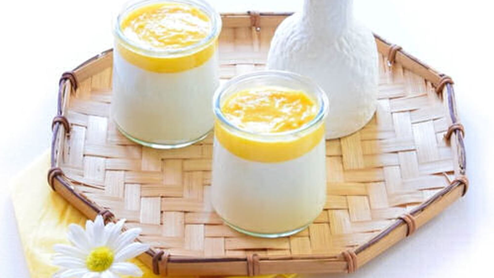 Mousse à la noix de coco et curd aux fruits de la passion