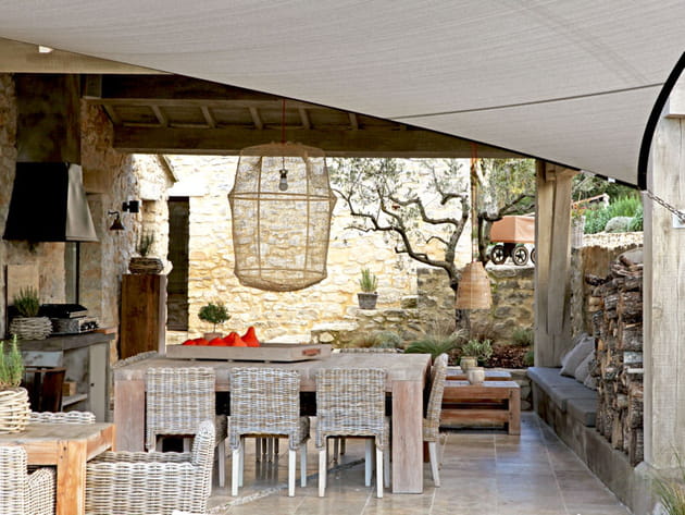 Terrasse ombrag&eacute;e