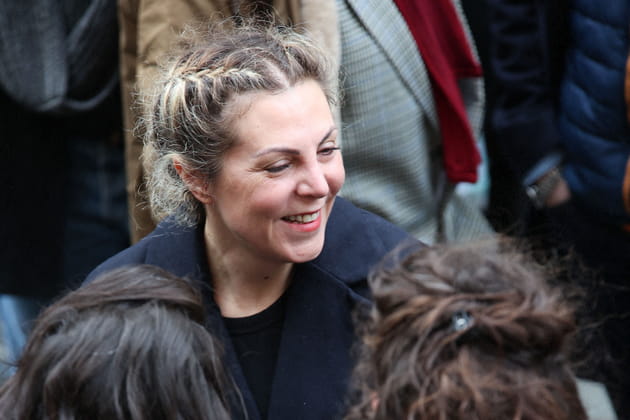 Anne-Elisabeth Blateau, souriante aux obsèques de Marion Game