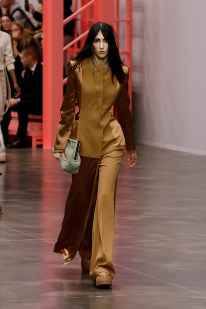 Look&nbsp;15&nbsp;du d&eacute;fil&eacute; Fendi