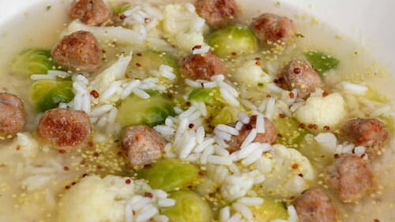 Bouillon aux deux choux, boulettes au parmesan, riz et moutarde à l'ancienne