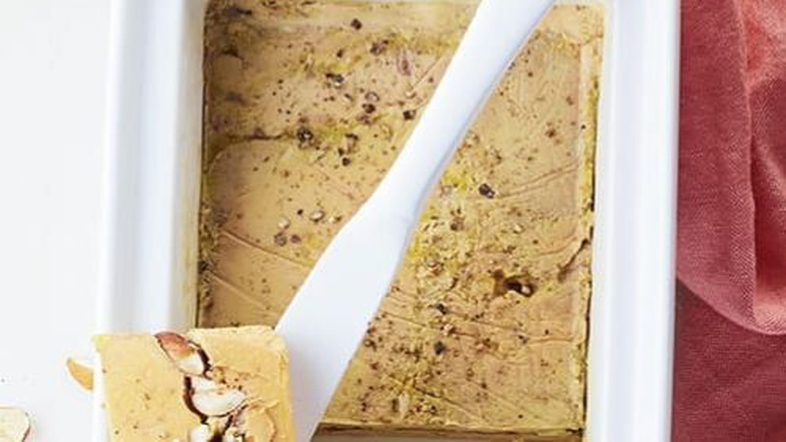 Terrine de foie gras aux noix, noisettes, amandes et Pacherenc du Vic Bihl