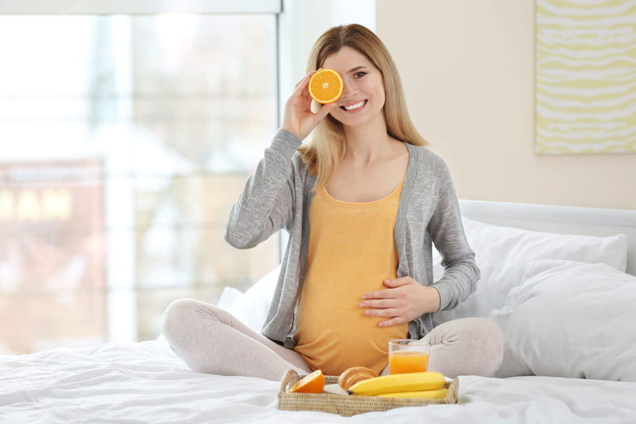 Vitamines et grossesse : ce qu'il faut prendre ou éviter enceinte