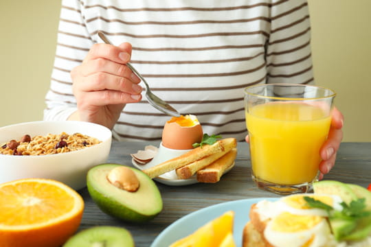 Minceur&nbsp;: elle a transform&eacute; son petit-d&eacute;jeuner en un festin copieux, et voil&agrave; les r&eacute;sultats sur sa silhouette