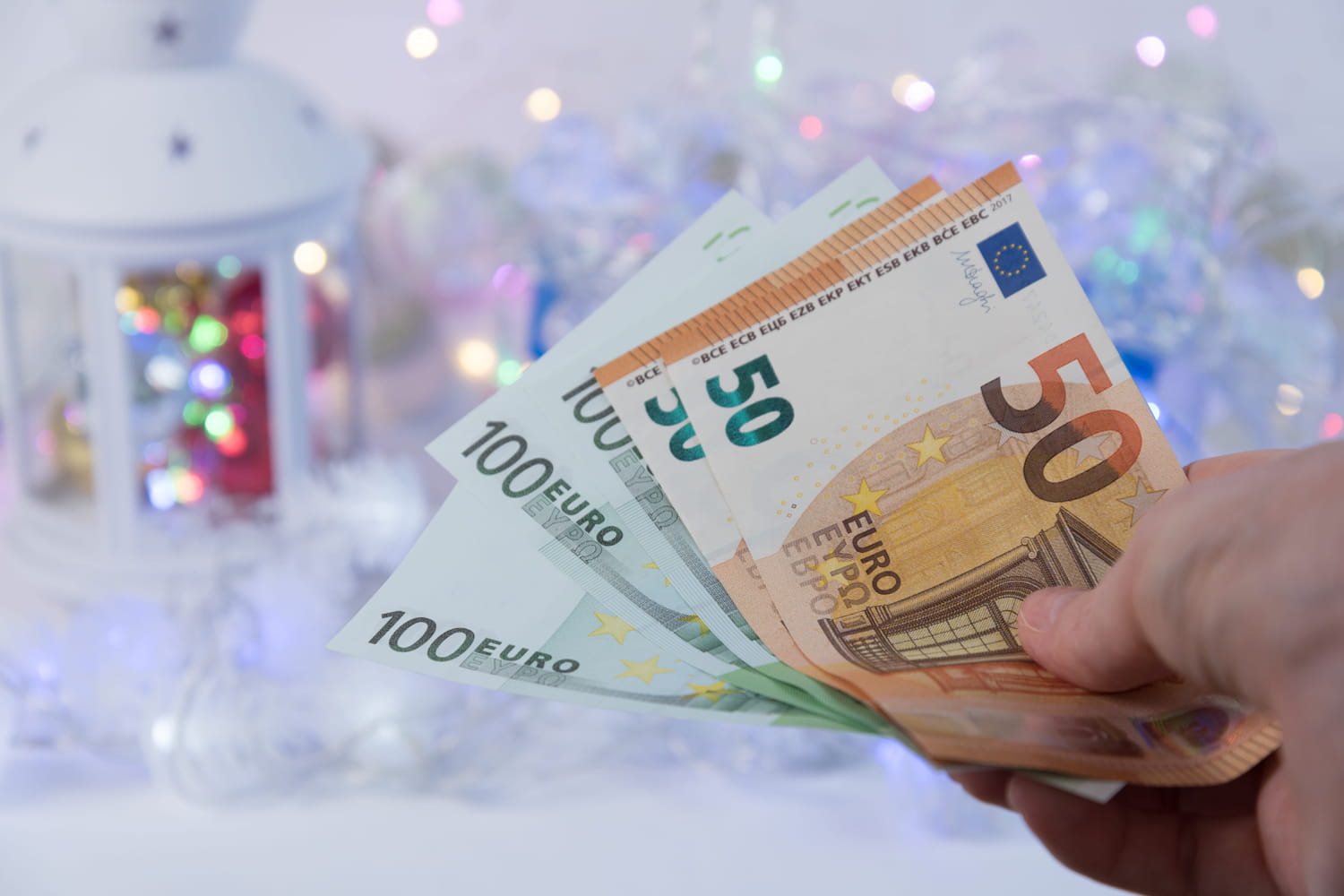 How much should we give to the postman, the nanny or the fire brigade? How much should we give to the postman, the nanny or the fire brigade?