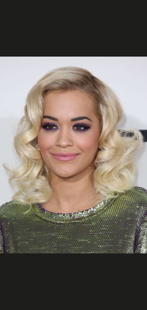 Les ondulations glamour de Rita Ora