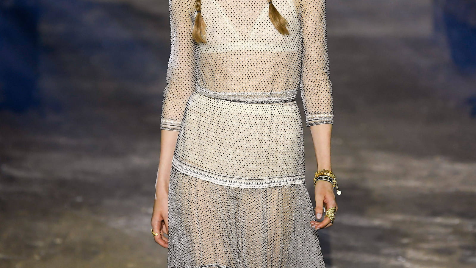 Look 50