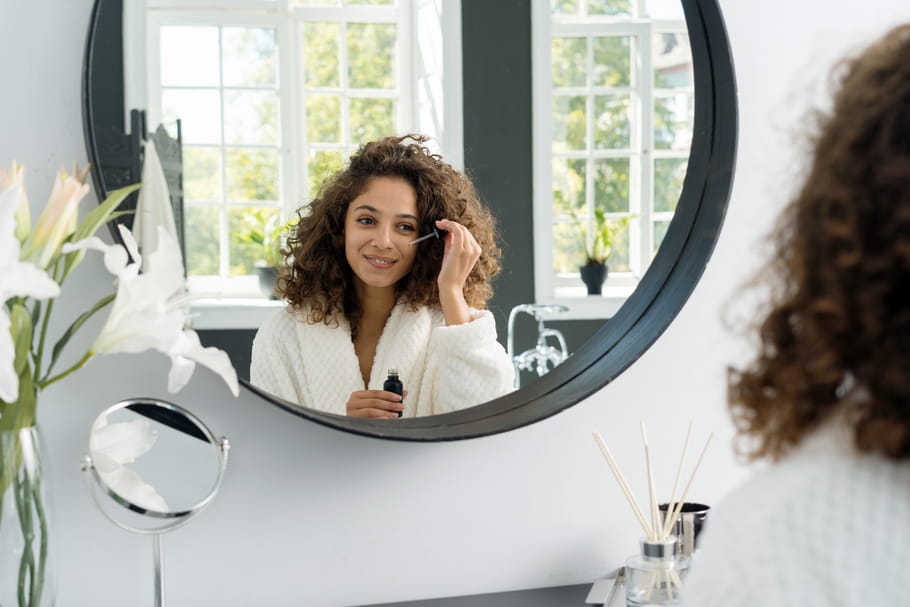 Sérum anti-rides : comment bien le choisir et l'appliquer ?
