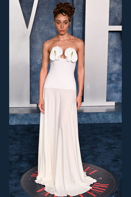 Adwoa Aboah en robe blanche bustier Loewe