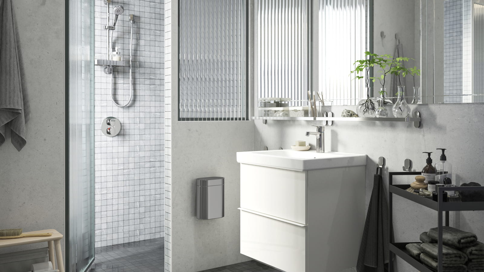 Salle de bains IKEA contemporaine et épurée 