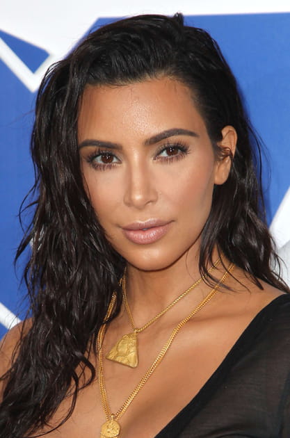 La chevelure wet de Kim Kardashian
