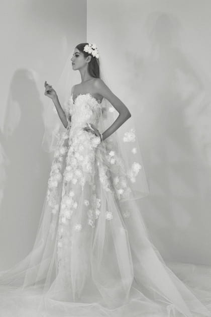 Une robe de mari&eacute;e charmante