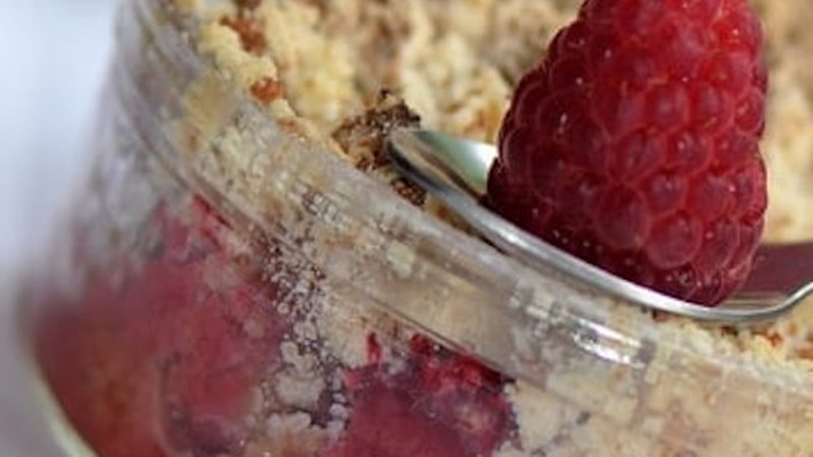Crumble aux framboises et pain d'épices