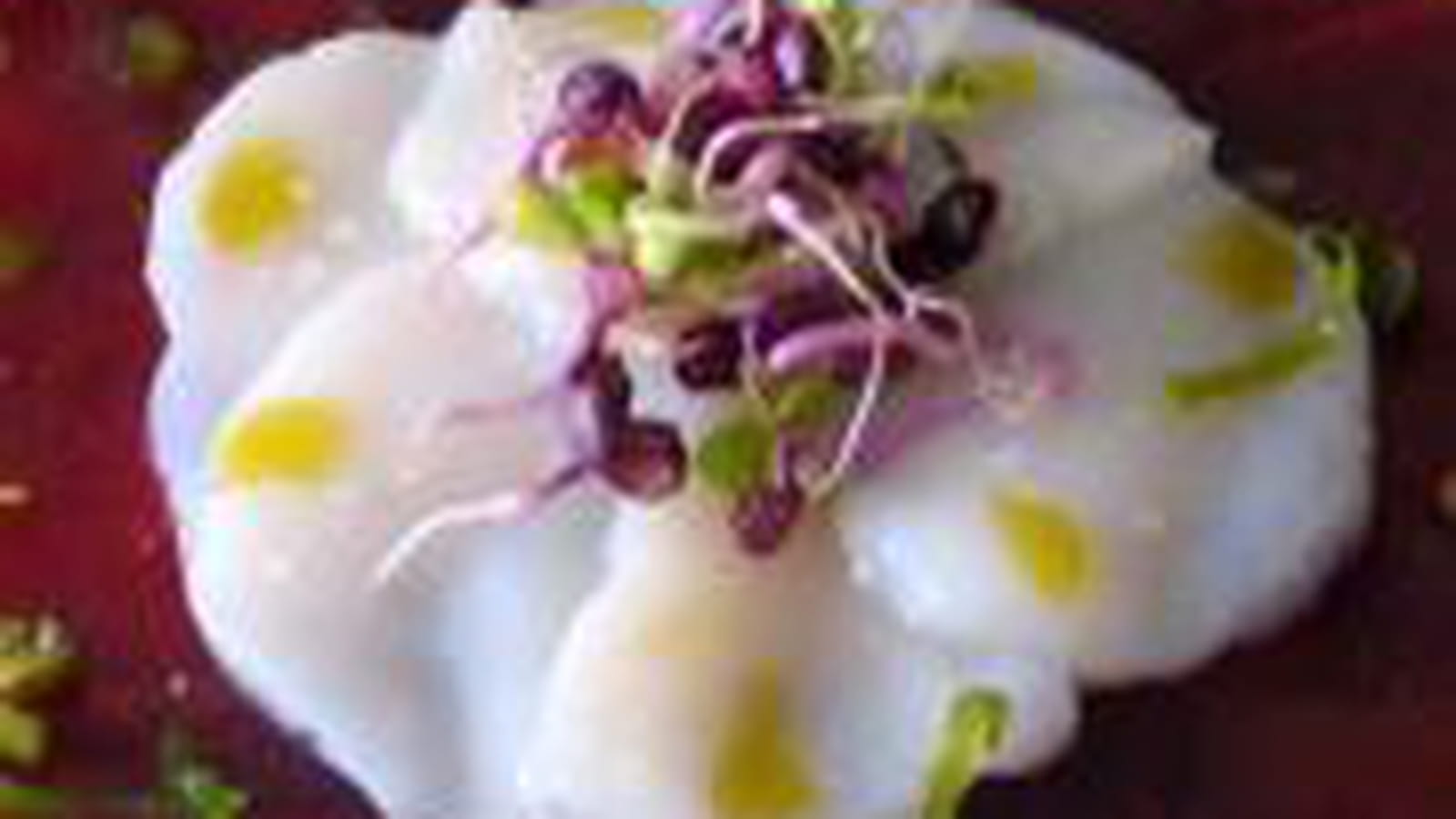 Carpaccio de betterave et Saint-Jacques à la pistache