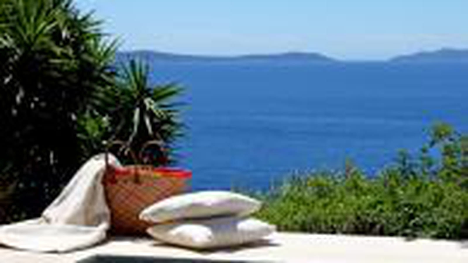 Piscine sur la mer
