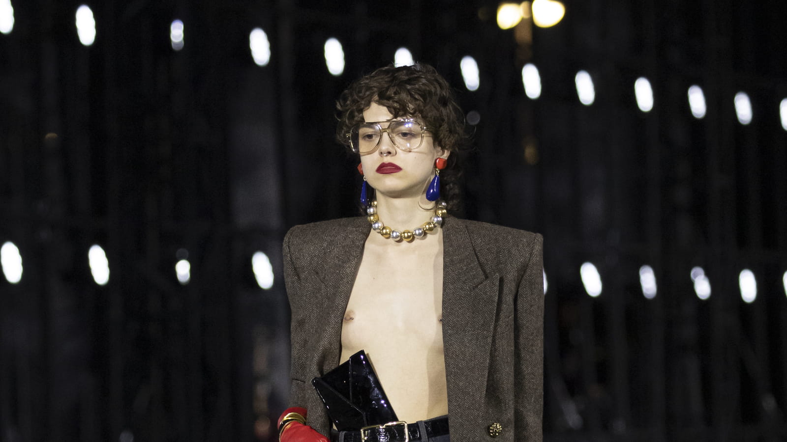 Look 16