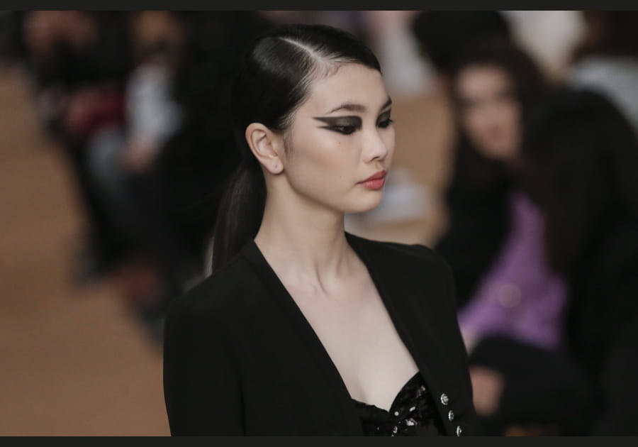 Le regard noir de Chanel