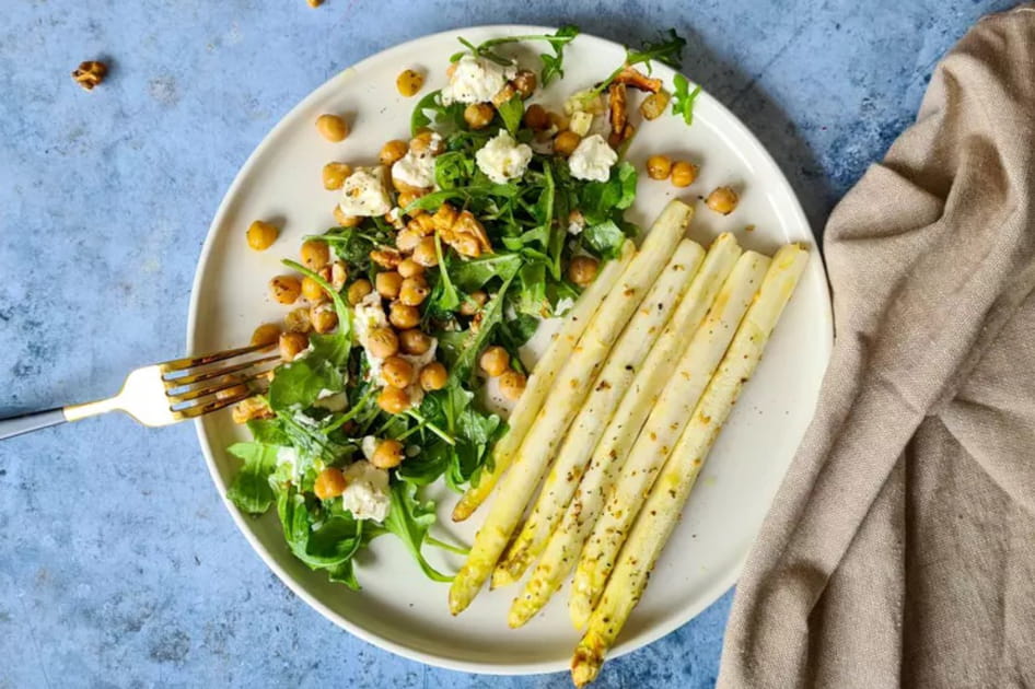 Asperges r&ocirc;ties, roquette et pois chiches