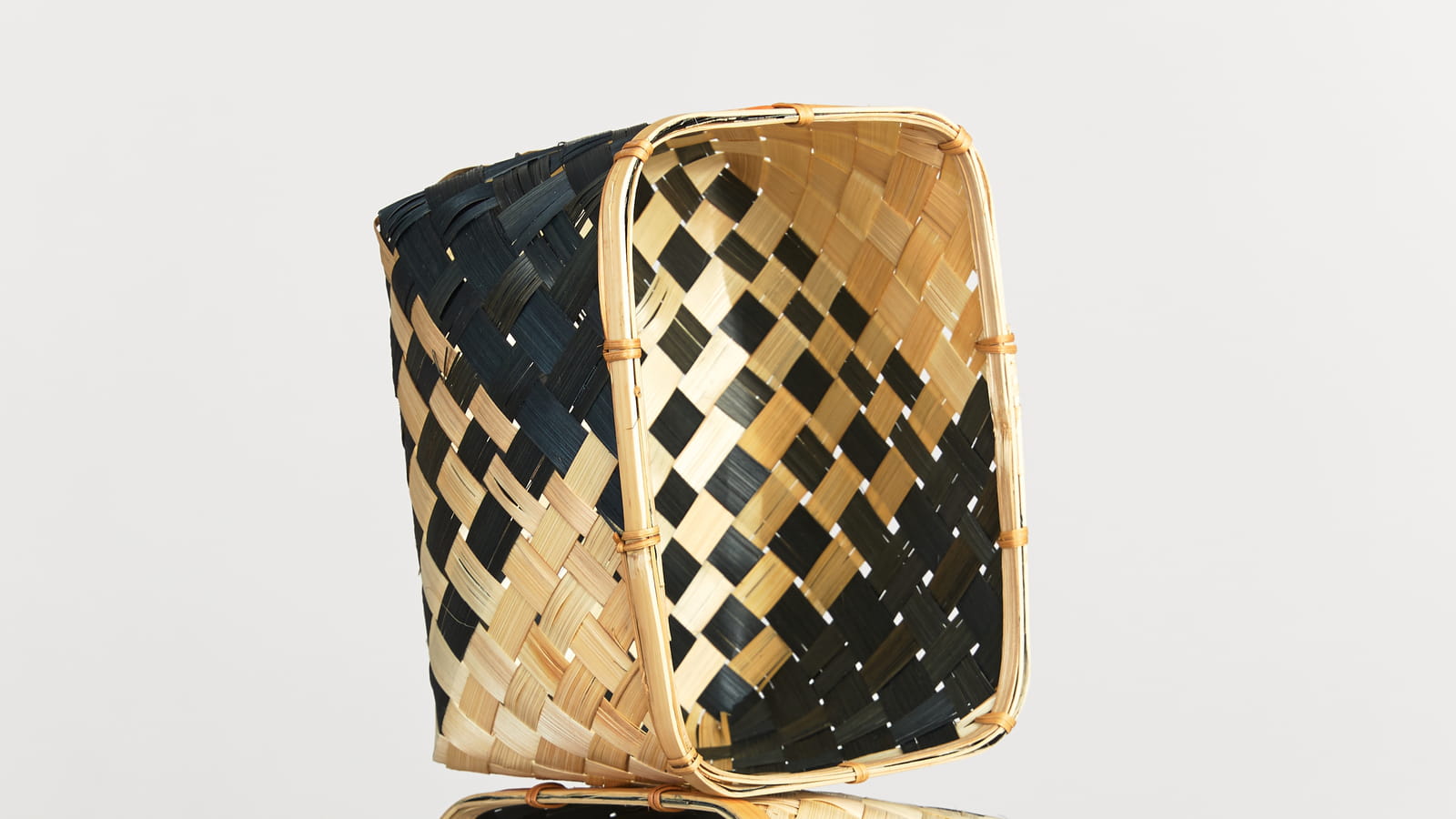 Panier à motifs zigzag ASOS Supply