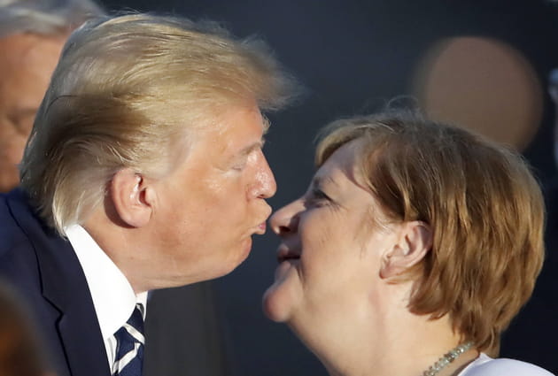 Donald Trump vole un baiser &agrave; Angela Merkel