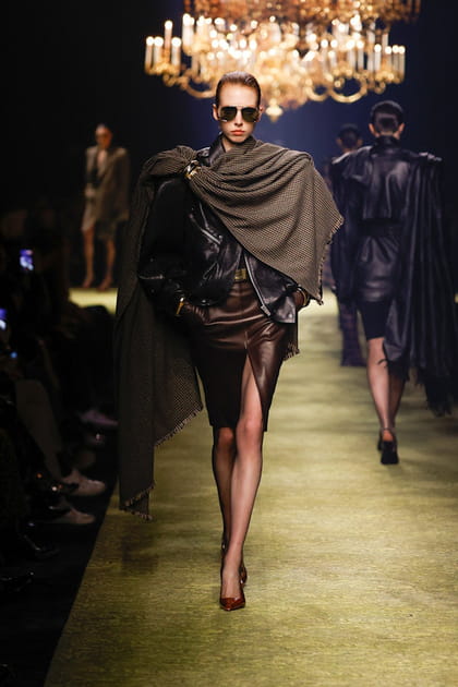 Look 30&nbsp;du d&eacute;fil&eacute; Saint Laurent