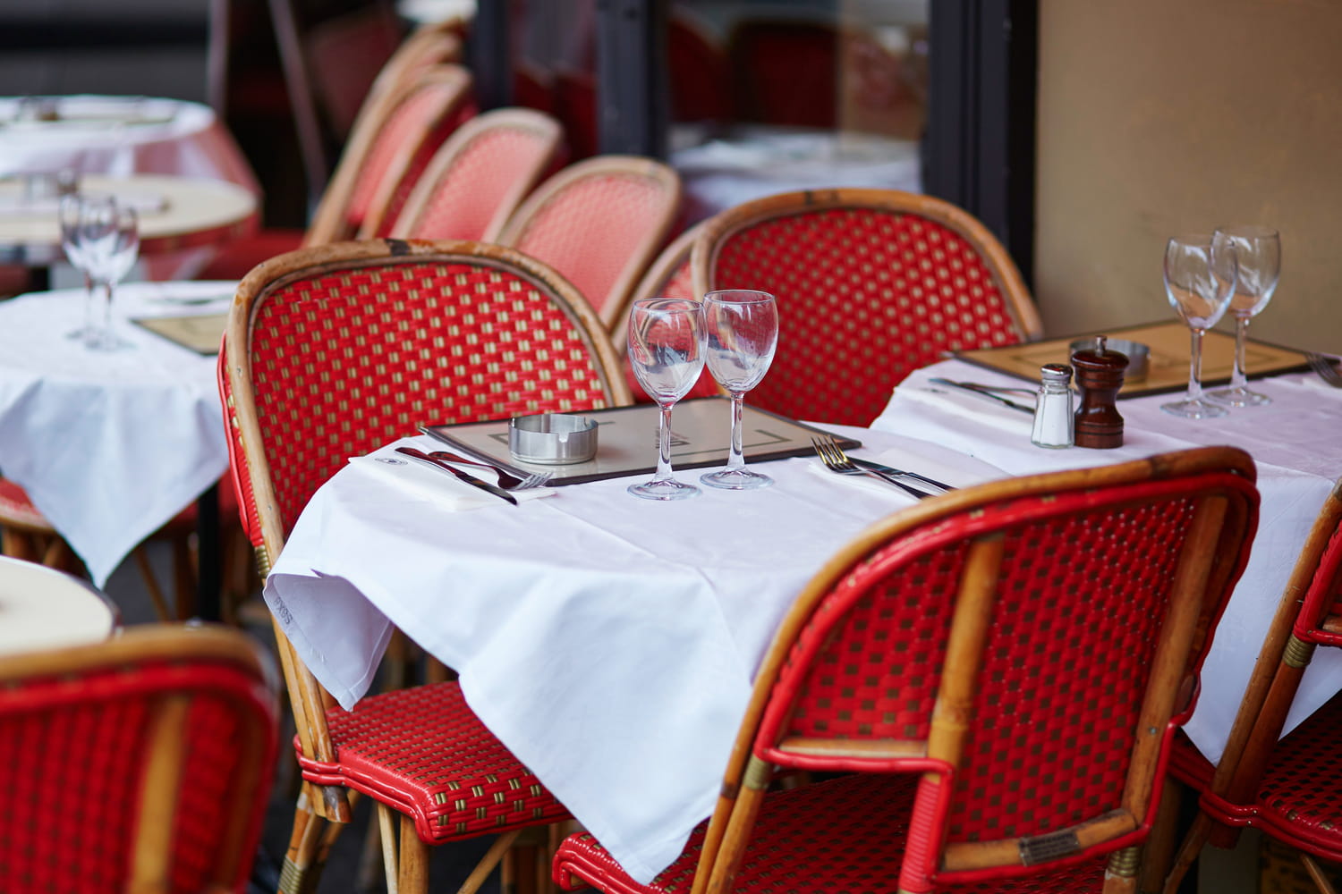 "Un attrape-nigaud" - cette combine bien huilée fait grimper la note au restaurant