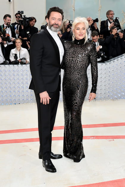 Hugh Jackman en costume noir Zegna et Deborra-Lee Furness Ooze en robe paillet&eacute;e Tom Ford vintage