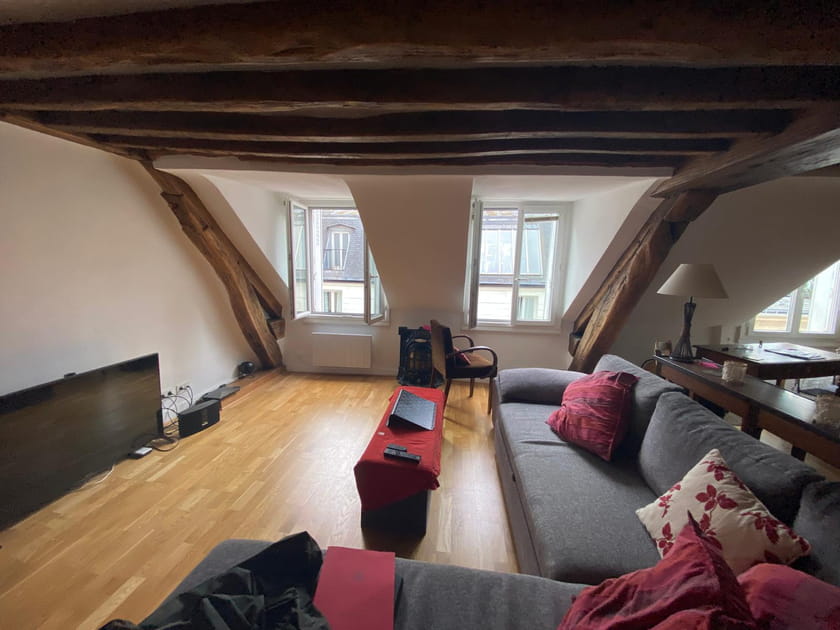 Avant&nbsp;: un salon au choix de couleurs malheureux