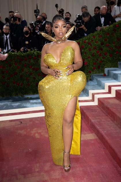 Chloe Bailey en robe jaune Area