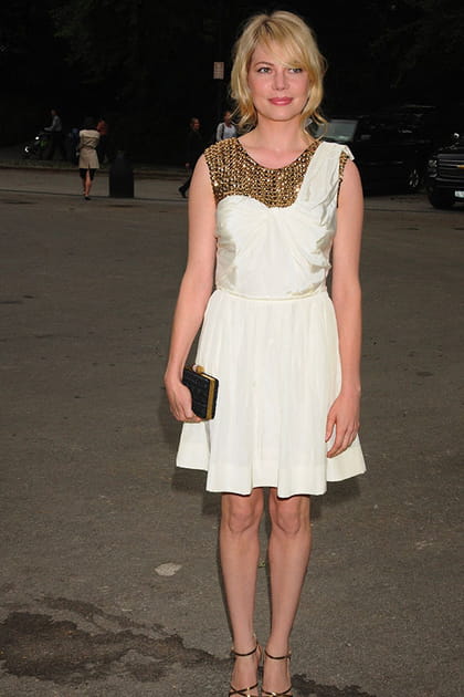 Michelle Williams en robe ivoire et doré