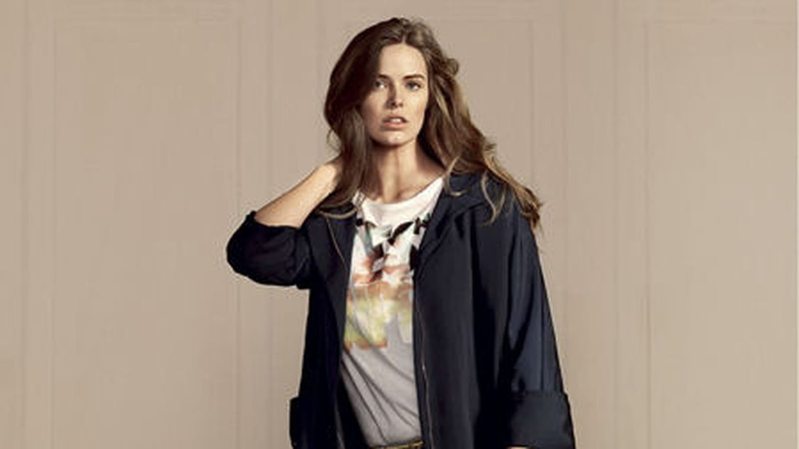 Violeta by Mango : le pantalon rayé et le manteau marine
