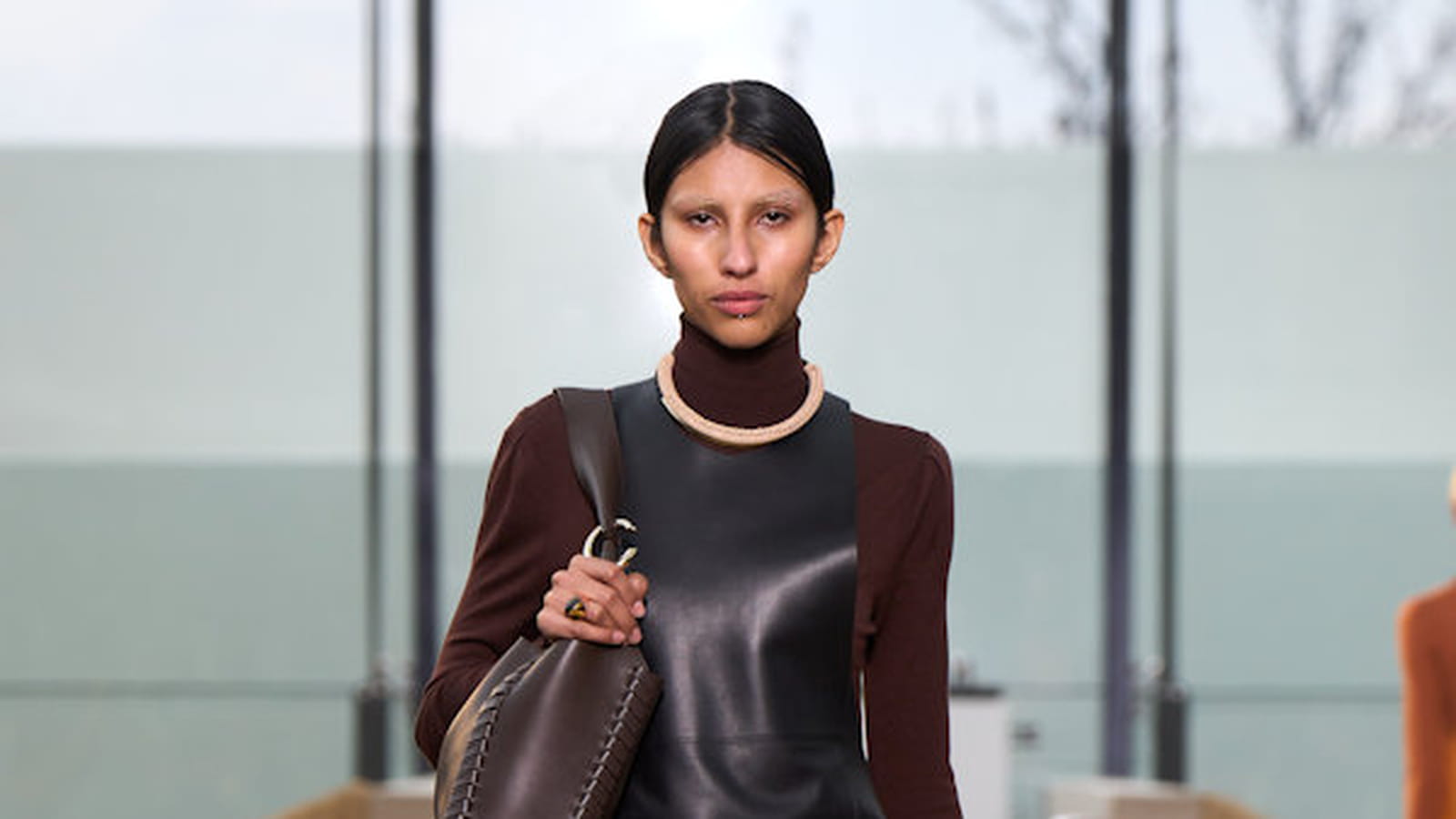 Look 16
