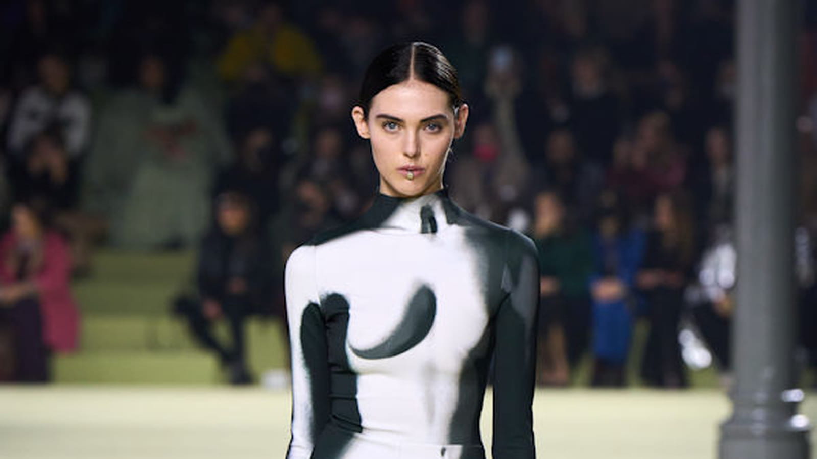 Look 100