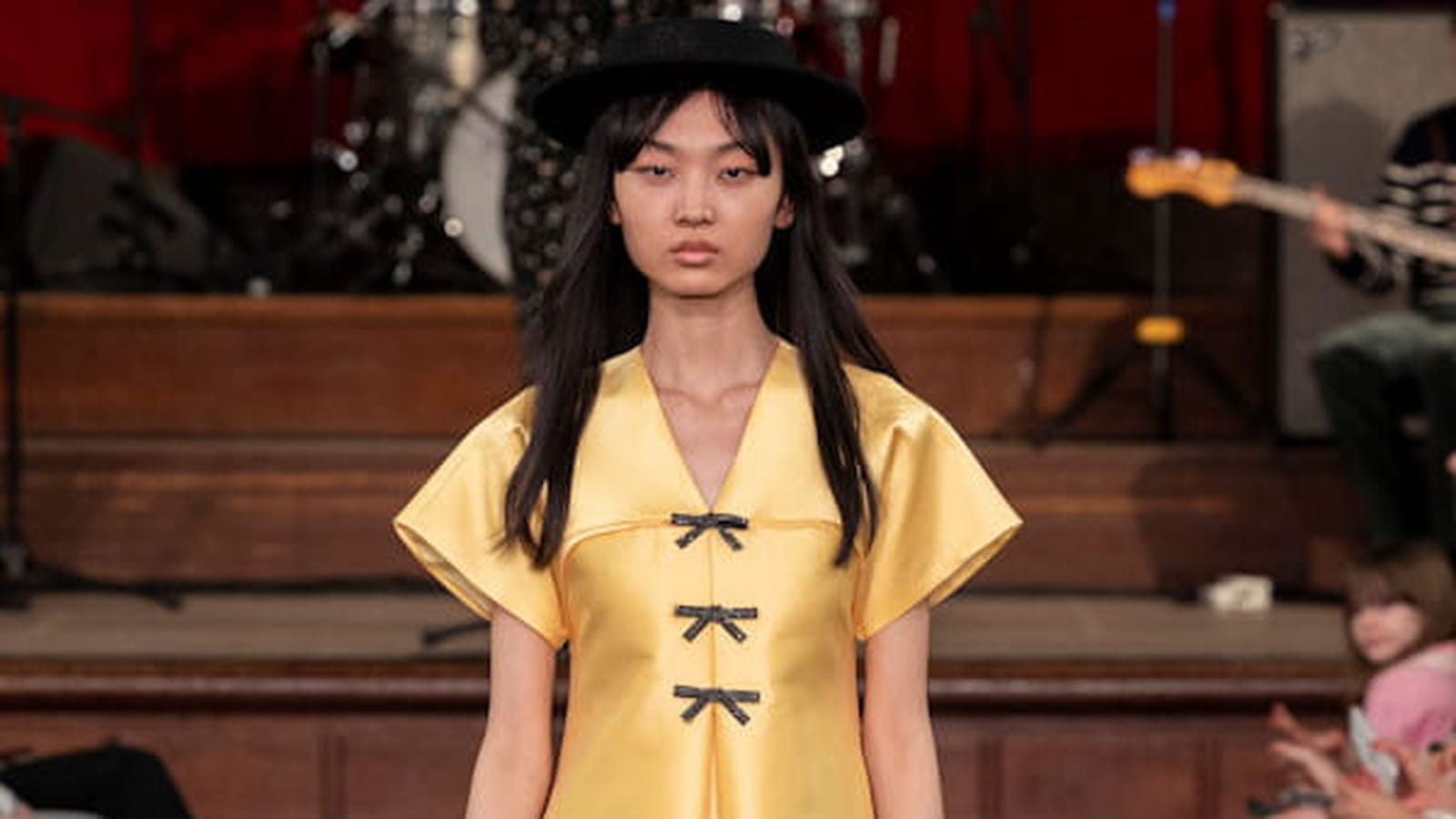 Look 16