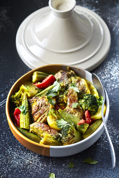 Collier d’agneau bio en tajine au citron confit, gombos et brocoli